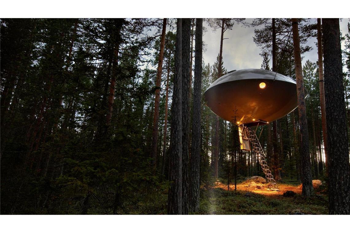 Das Ufo-Baumhaus gehört zum Tree-Hotel-Komplex in Harads in Nordschweden. Es wurde von Inredningsgruppen aus leichten, wetterbeständigen Verbundmaterialien erbaut.