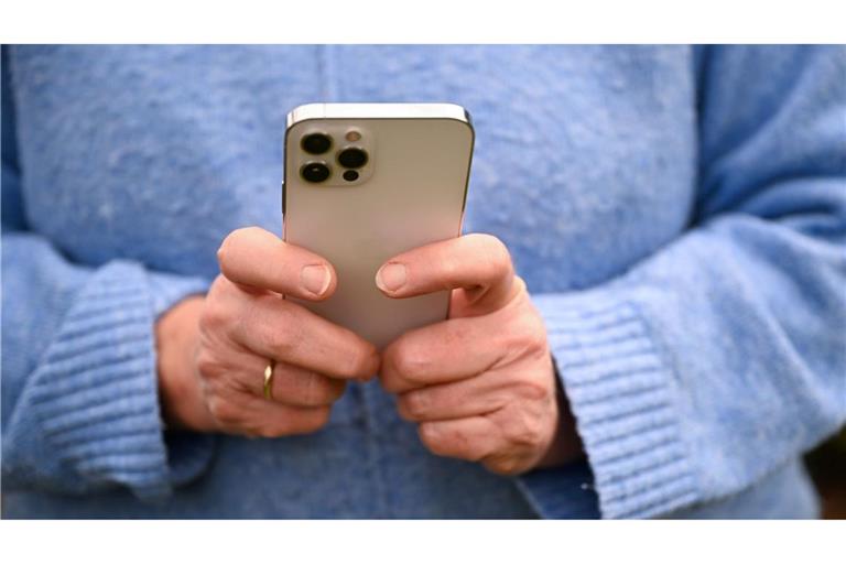 Das ungute Gefühl gegenüber den neuen digitalen Anwendungen ist bei den Älteren besonders stark ausgeprägt. In der Altersgruppe von 75 Jahren und älter sagen 66 Prozent, dass sie sich häufig überfordert fühlen.