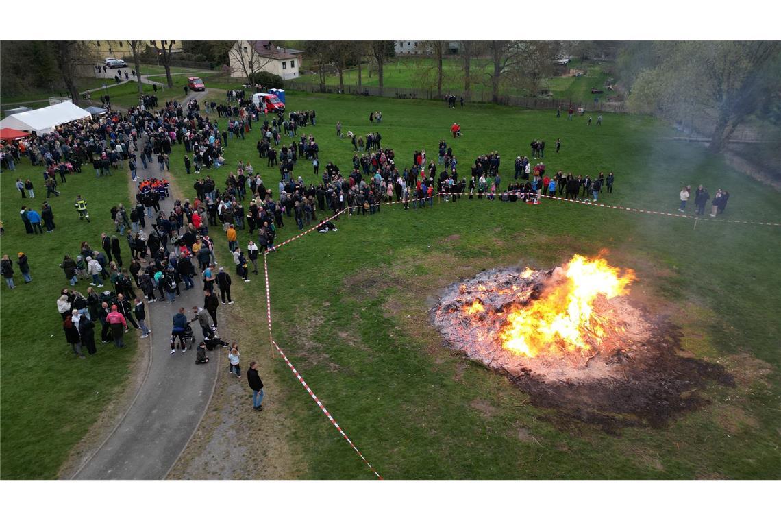 Wetter bei Osterfeuern am Karsamstag "meist trocken" Das Wetter dürfte bei Osterfeuern mitspielen.
