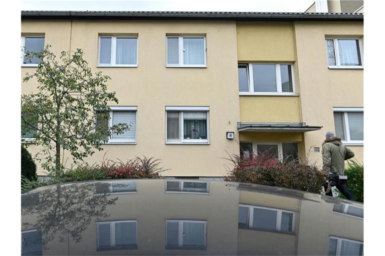 Das Wiener Mehrfamilienhaus, in dem es zu der Tat gekommen sein soll. Foto: Gunther Lichtenhofer/APA/dpa