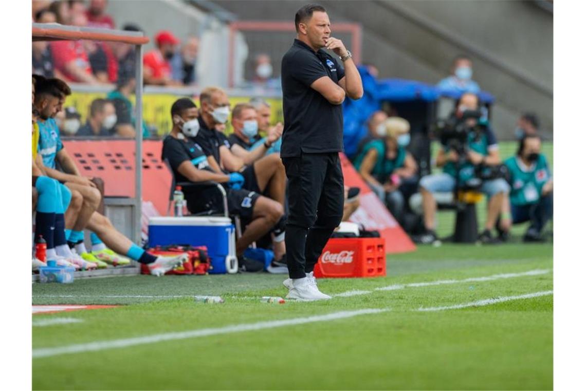 Hertha-Coach Dardai sah es kommen: „Das war der Blitzschlag“ „Das wird eine schwere Woche mit viel Analyse werden“, kündigt Herthas Trainer Pal Dardai an. Foto: Rolf Vennenbernd/dpa