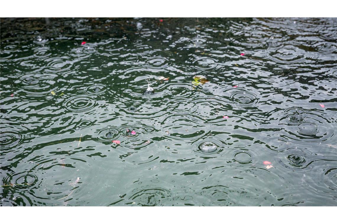 Das Wochenende wird öfter nass - für die neue Woche wegen hingegen hohe Temperaturen erwartet (Archivbild).