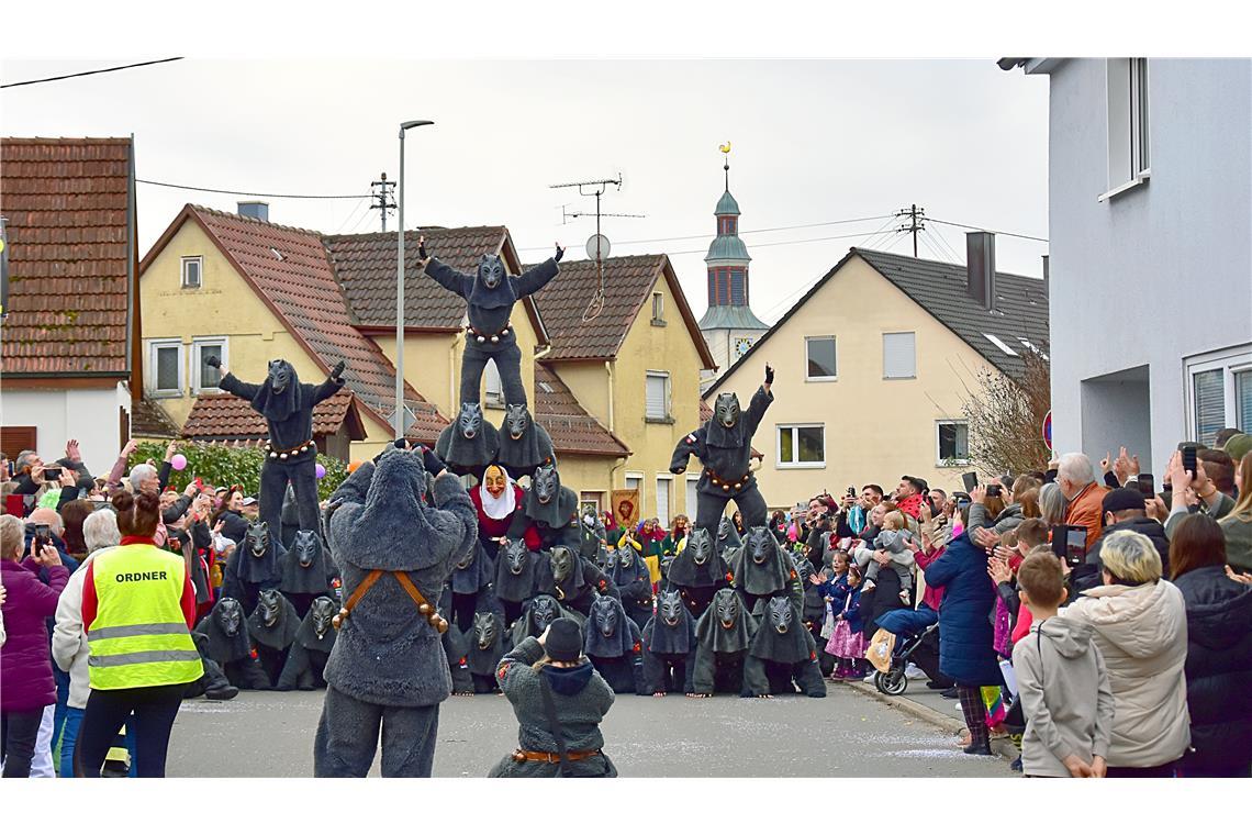 Das Wolfsrudel ist aus Sickenhausen angereist und nimmt Althütte in Beschlag. 