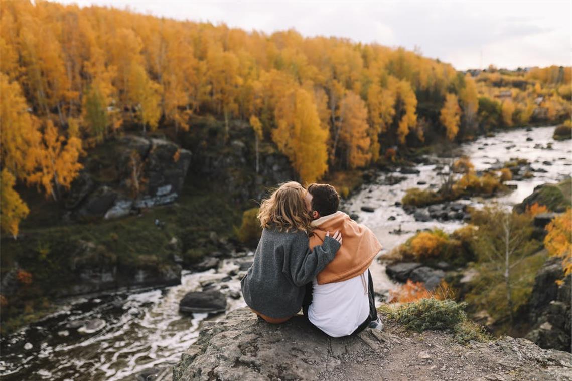 Date-Ideen für den Herbst: Die Natur genießen gehört auch dazu.