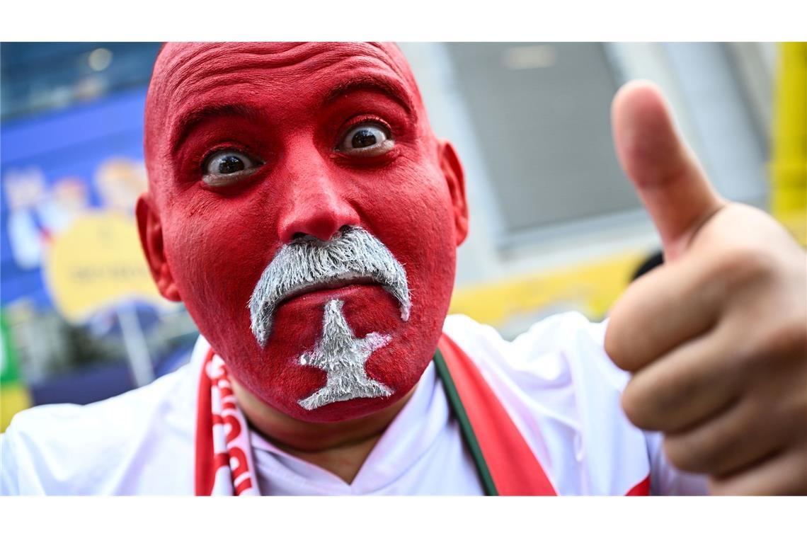 Daumen hoch: Ein türkischen Fan vor der EM-Partie gegen Portugal. Die Türken erhoffen sich einen Sieg gegen Superstar Cristiano Ronaldo & Co.