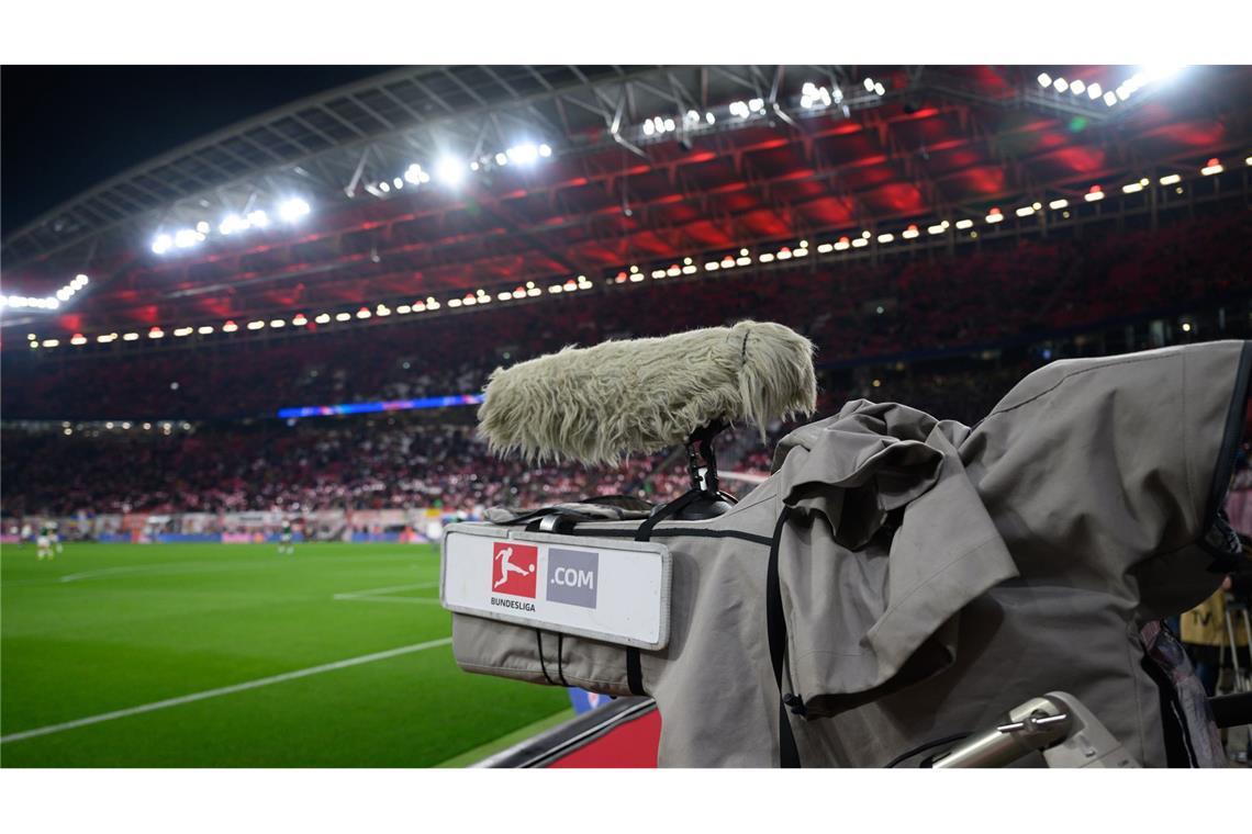 DAZN hat die gerade fällig gewordene Rate des TV-Geldes an die Deutsche Fußball Liga (DFL) überwiesen. (Symbolbild)