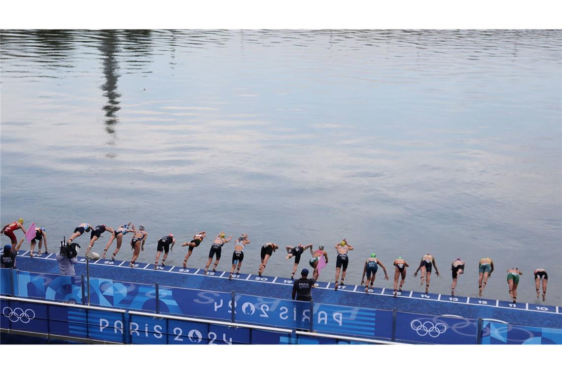 Den Anfang machen am Mittwoch jedoch die Frauen. Um 8 Uhr springen sie in die Seine, deren Wasser nach Angaben der Veranstalter am Mittwoch sauber genug zum Schwimmen ist.