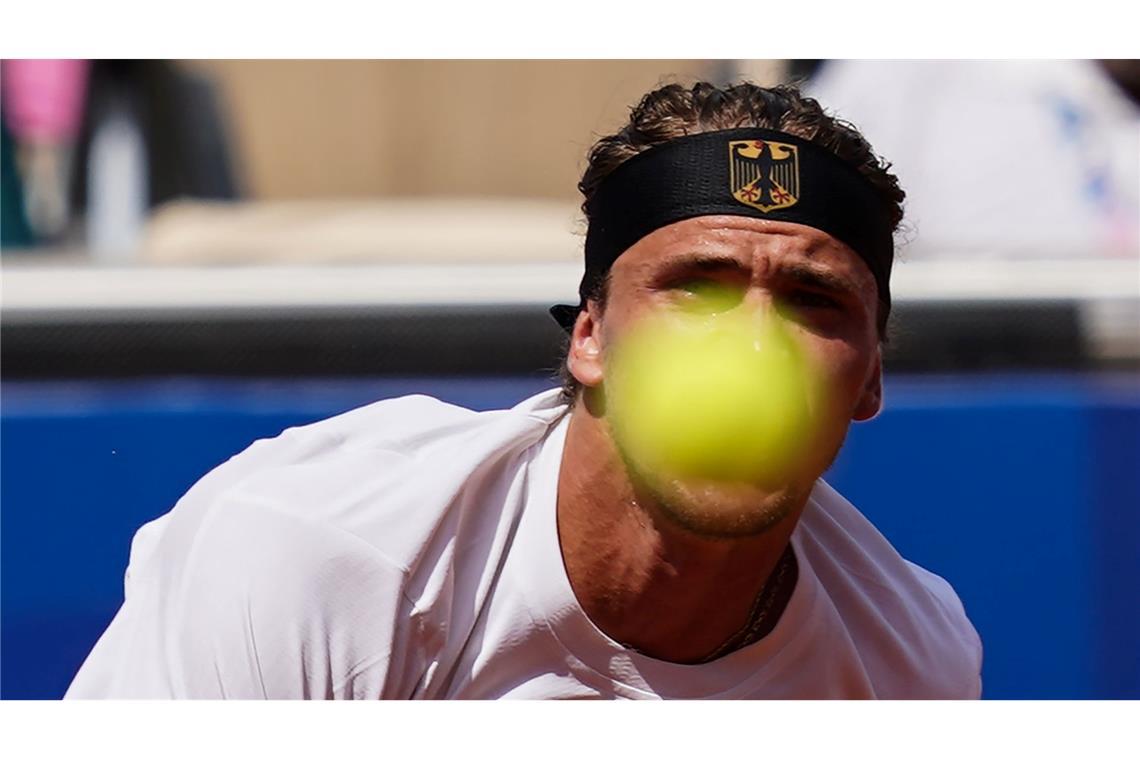 Den Ball im Fokus: Alexander Zverev verliert das Viertelfinale bei den Olympischen Spielen.