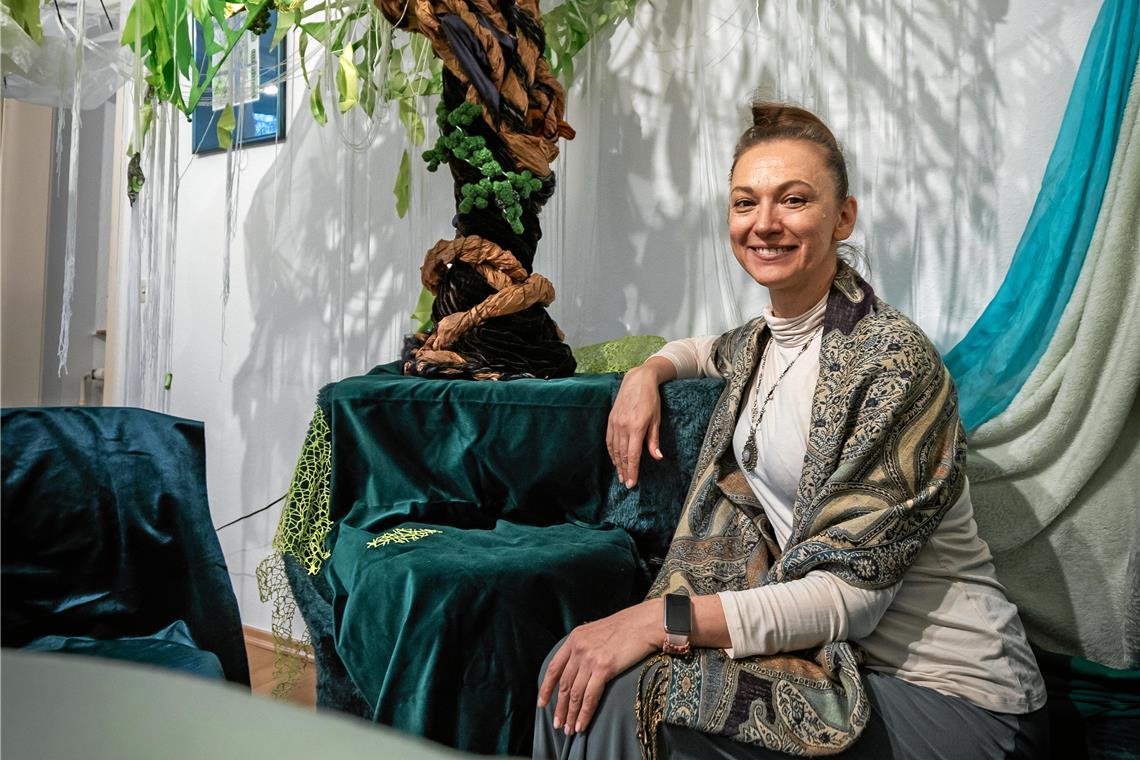 Den „Baum der guten Gedanken“ hat Julia Matveyeva 2023 für ihre Tochter kreiert. Sie sehnte sich auf der Flucht nach einem geschützten Ort. Foto: Alexander Becher