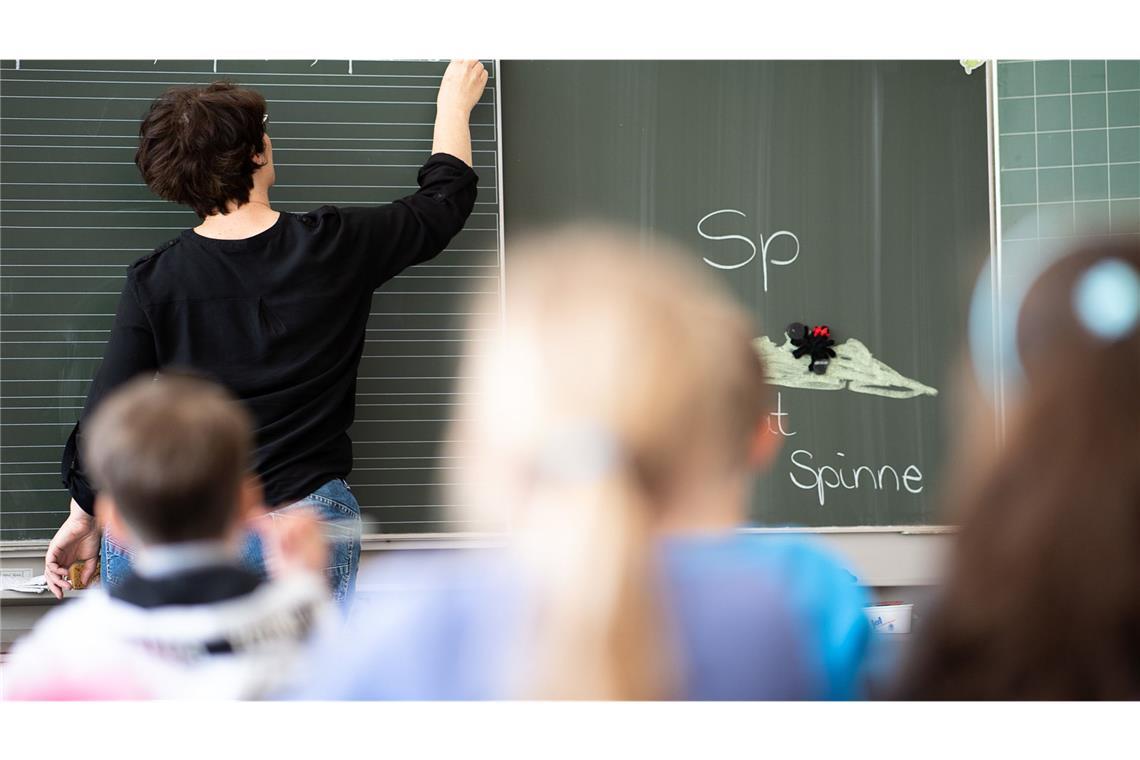 Den Mangel an Schulleiterinnen und Schulleitern ergab eine Umfrage der „Neuen Osnabrücker Zeitung“. (Symbolbild)