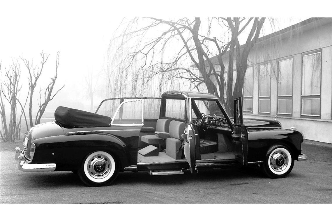 Den Mercedes-Typ 300 Landaulet erhielt Papst Johannes  XXIII. im Jahr 1960.