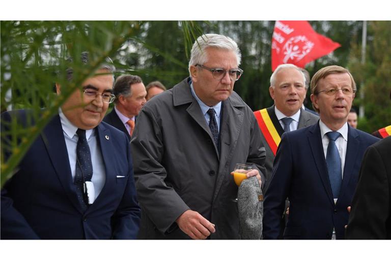 Den Weg von Prinz Laurent von Belgien (Mitte) pflastern größere und kleinere Skandale. (Archivbild)