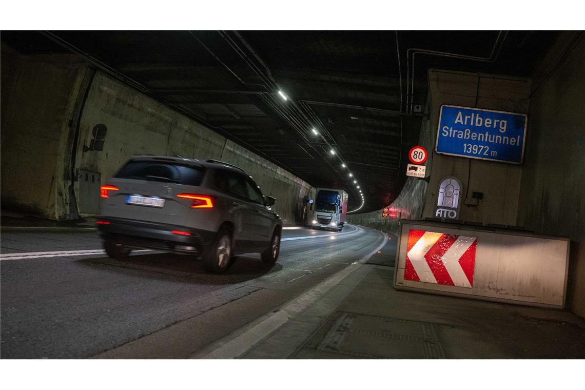 Der 14 Kilometer lange und 1978 eröffnete Tunnel muss saniert werden. (Archivbild)