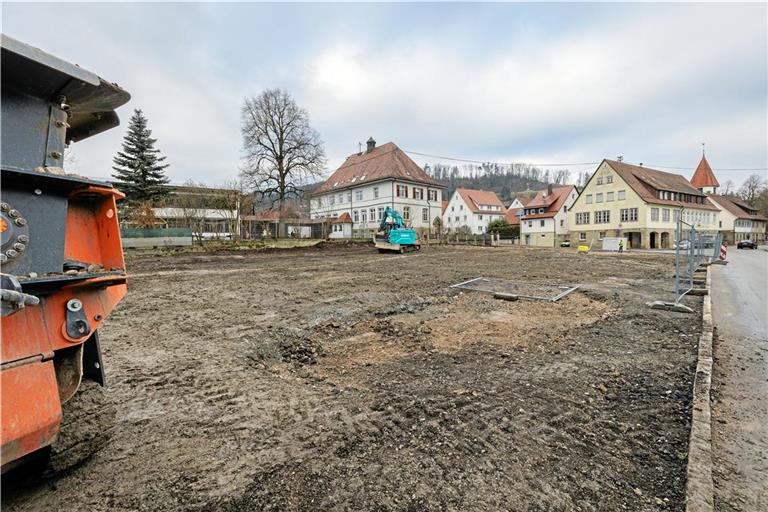 Der Abriss ist erfolgt, auf dem ehemaligen Ochsen-Areal in Fornsbach soll nun eine Anlage mit betreutem Wohnen und Nahversorgung entstehen. Foto: Stefan Bossow