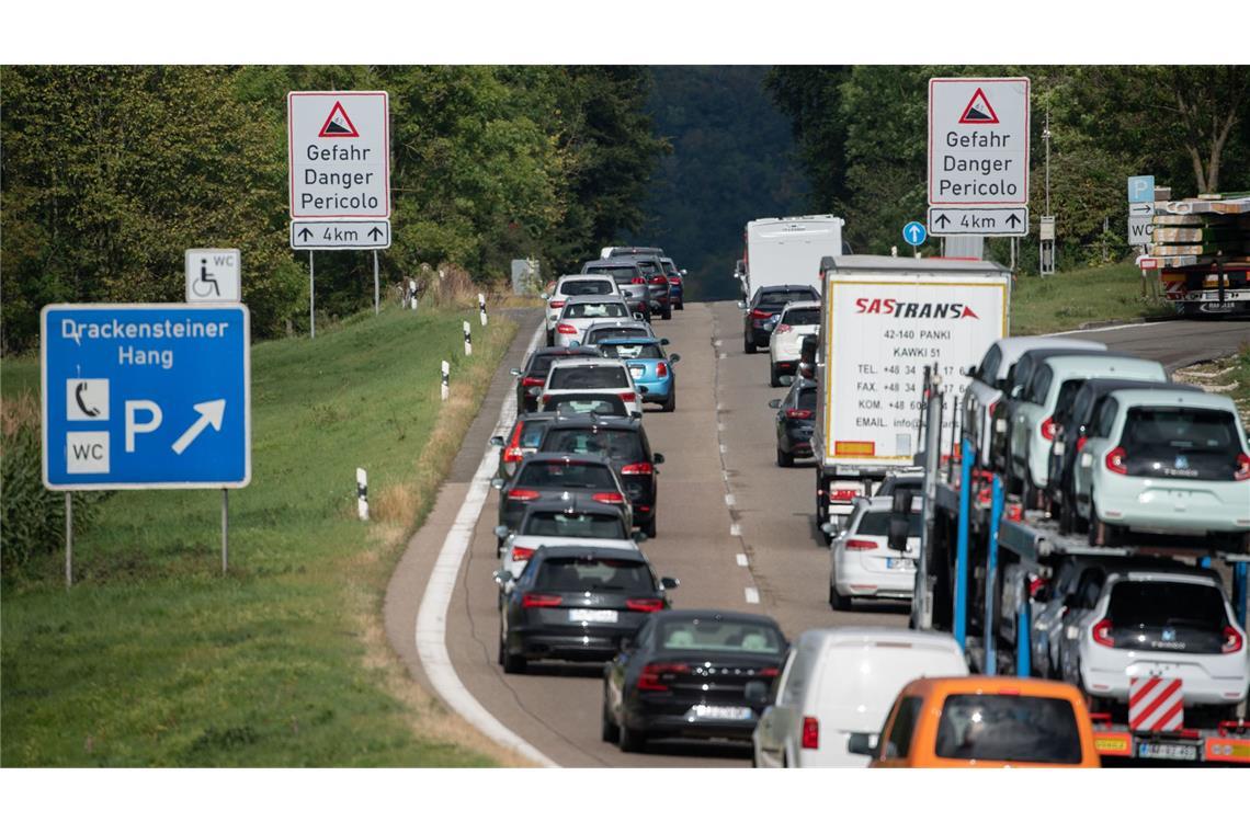 Der Albaufstieg an der A8 ist Teil der stark befahrenen Ost-West-Verbindung und gilt als Stauschwerpunkt.