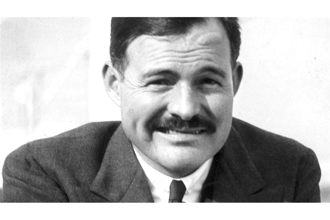 Der amerikanische Schriftsteller Ernest Hemingway (1899-1961) in jüngeren Jahren. (undatiertes Archivfoto)