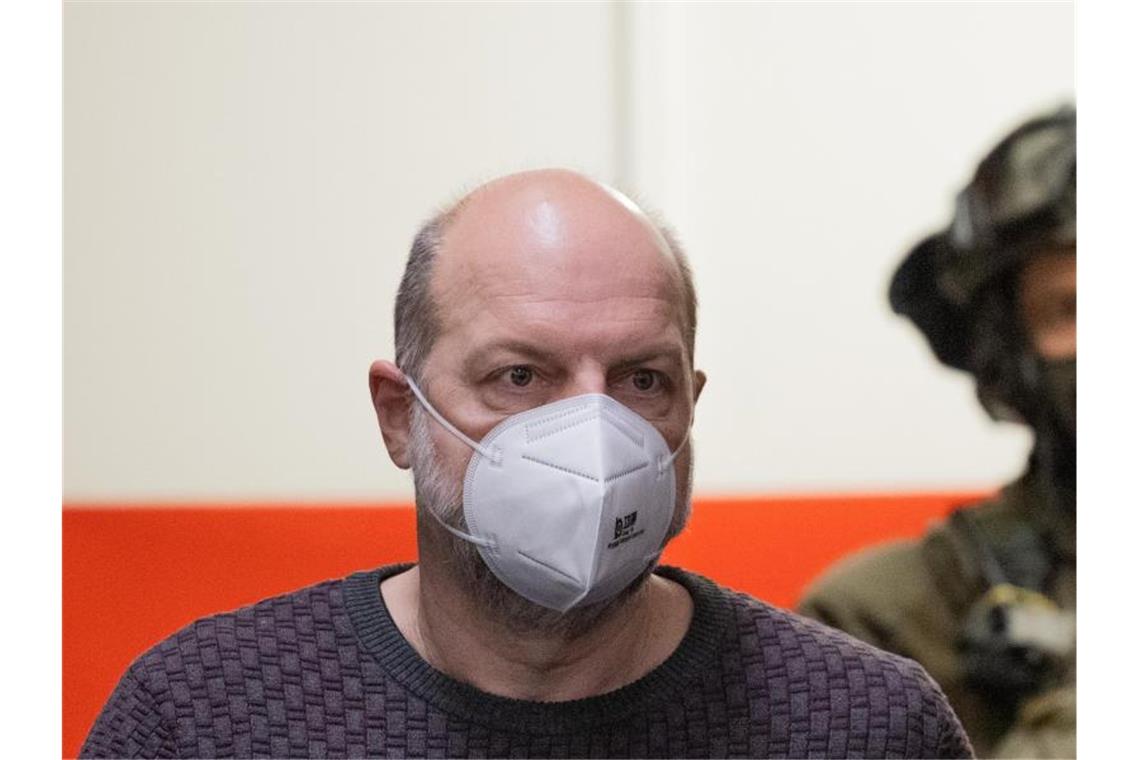 Drach nennt Prozess-Vorkehrungen in Köln „lächerlich“ Der Angeklagte Thomas Drach im Gerichtssaal in Köln. Foto: Rolf Vennenbernd/dpa