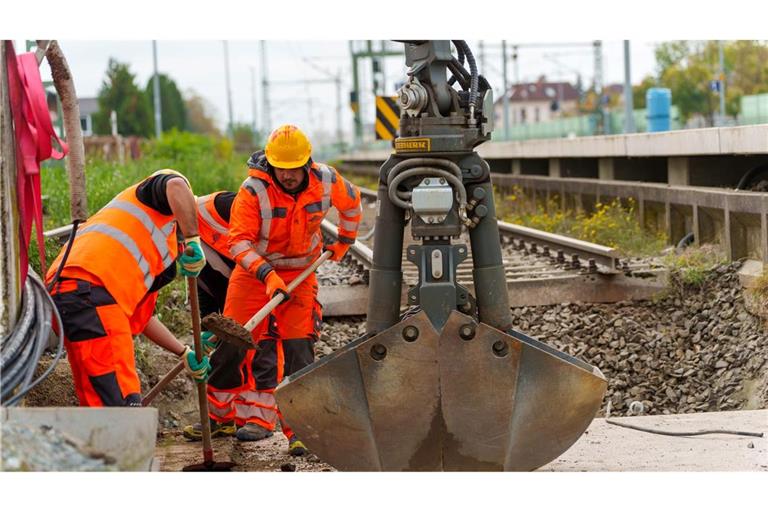 Der Aufsichtsratschef der Deutschen Bahn, Werner Gatzer, hält 150 Milliarden Euro für die langfristige Ertüchtigung der Bahn-Infrastruktur für erforderlich. (Archivbild)