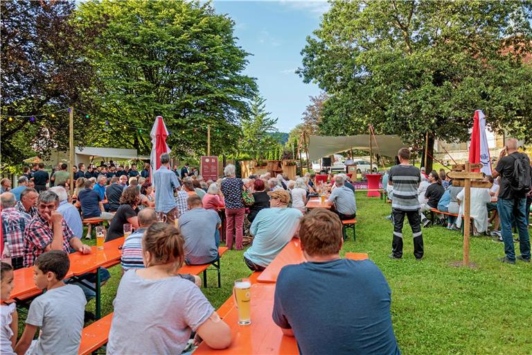 Der Auftakt des Sommerpalasts 2024 ist gelungen, die Gäste kamen zahlreich. Fotos: Stefan Bossow