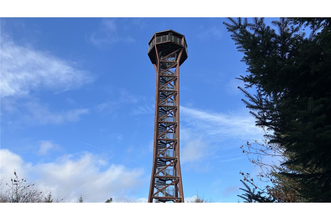 Der Aussichtsturm „Hohe Warte“ ist 40 Meter hoch.