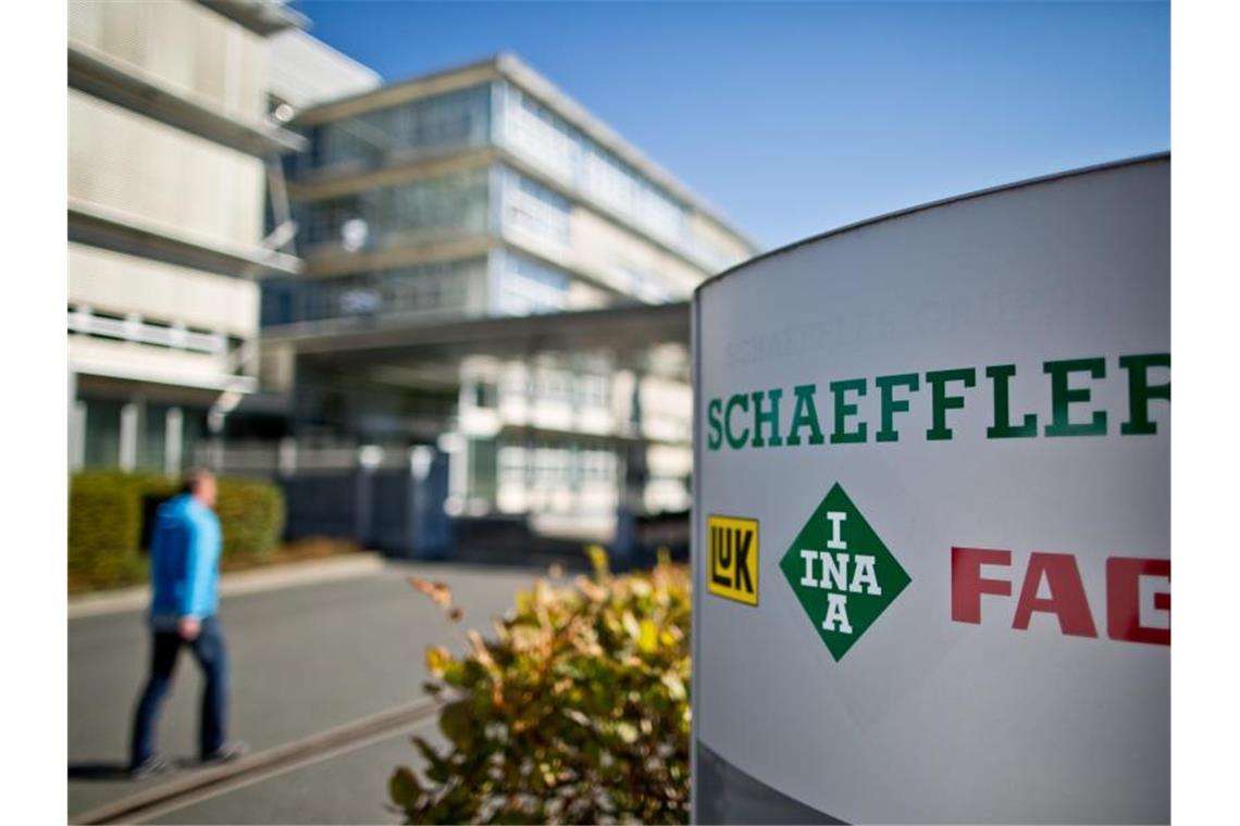 Zulieferer Schaeffler macht gute Geschäfte Der Automobil- und Industriezulieferer hat seine Umsatzprognose für 2021 nach oben korrigiert. Foto: Daniel Karmann/dpa