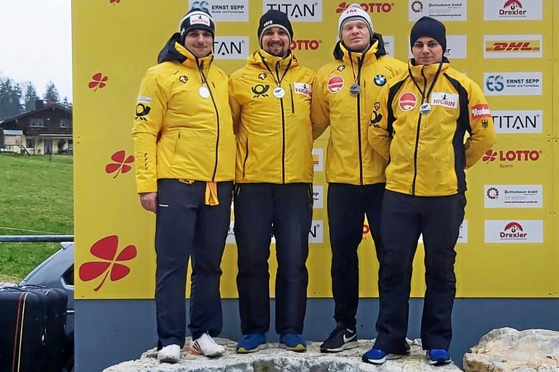 Der Backnanger Frederick Lüthcke (Zweiter von links) mit seinen Teamkameraden des Viererbobs um Philipp Zielasko, Malte Schwenzfeier und Joshua Koßmann (von links). Fotos: privat