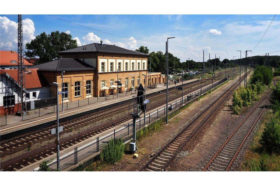 Der Deutschen Bahn gehören kaum noch Bahnhofsgebäude