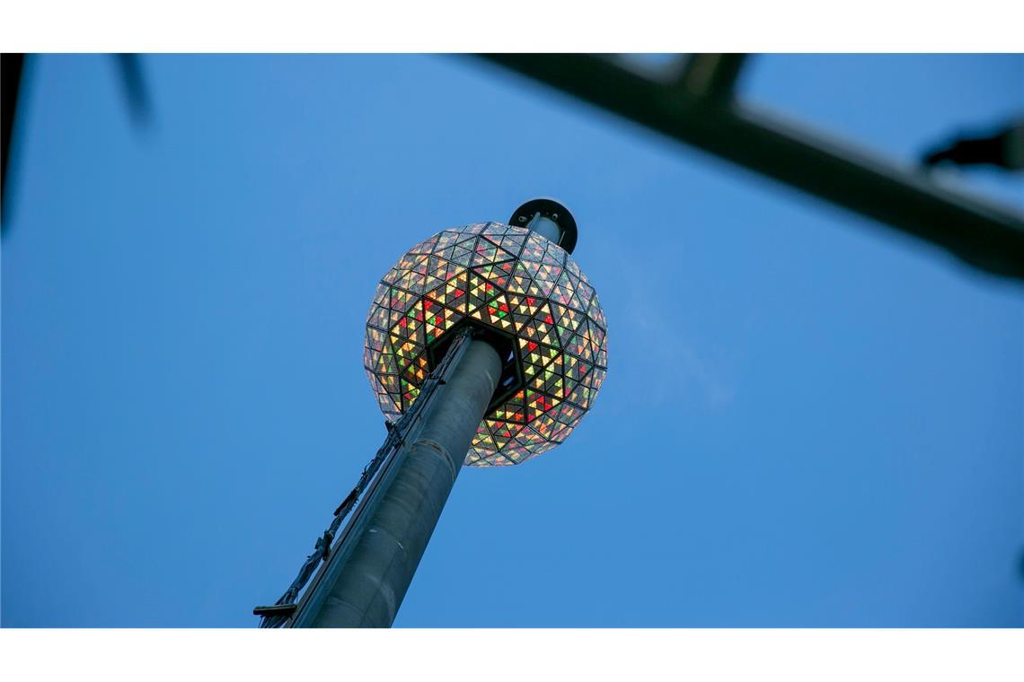 Der Ball Drop ist eine beliebte Silvestertradition, die Hunderttausende anzieht.