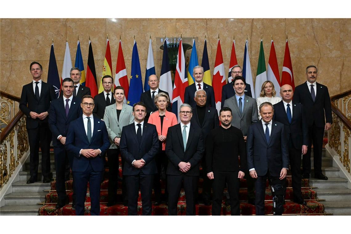 Der britische Premier Keir Starmer steht als Gastgeber des Gipfels der europäischen Staats- und Regierungschefs zum Thema Ukraine im Lancaster House.