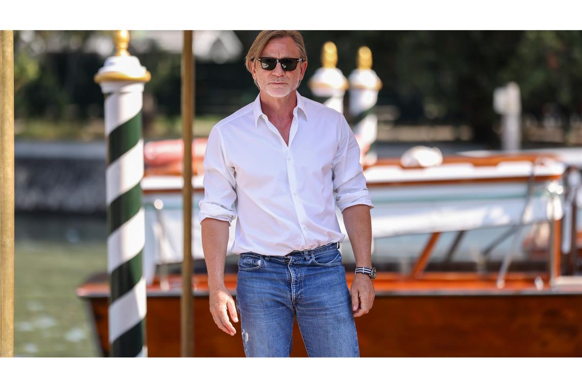 Der britische Schauspieler Daniel Craig im neuen Look bei seiner Ankunft zur Pressekonferenz für den Film "Queer".