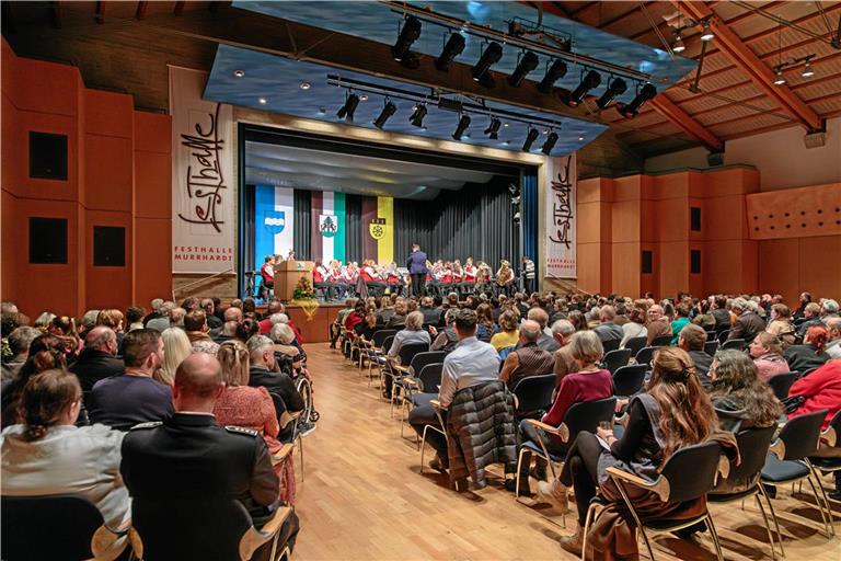 Der Bürgerempfang in der Festhalle fand regen Zuspruch. Der Musikverein Stadtkapelle umrahmte den Abend musikalisch. Foto: Stefan Bossow