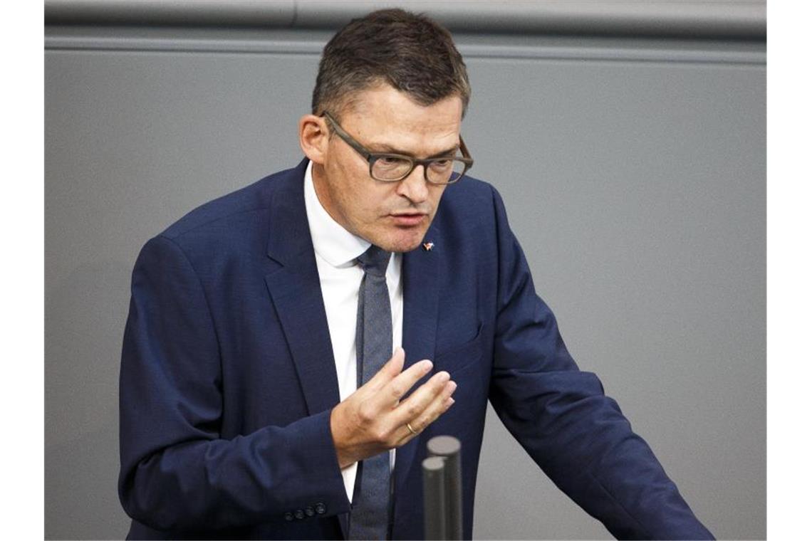 Der Bundestagsabgeordnete Roderich Kiesewetter (CDU) spricht im Deutschen Bundestag. Foto: Carsten Koall/dpa/Archivbild