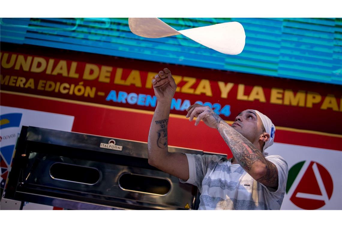 Der "Campeonato Mundial de la Pizza y la Empanada", also die "Weltmeisterschaft der Pizza und der Empanada" findet im Rahmen der FITHEP, der Lateinamerikanischen Lebensmittelmesse in Argentinien statt.