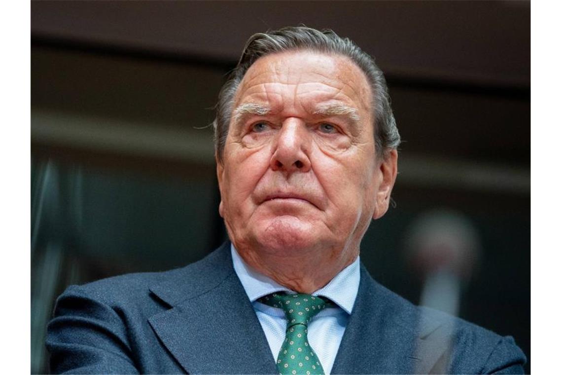 Schröder isoliert: Verzicht auf Russlandgeschäfte gefordert Der ehemalige Bundeskanzler Gerhard Schröder in Berlin. Foto: Kay Nietfeld/dpa/Archivbild