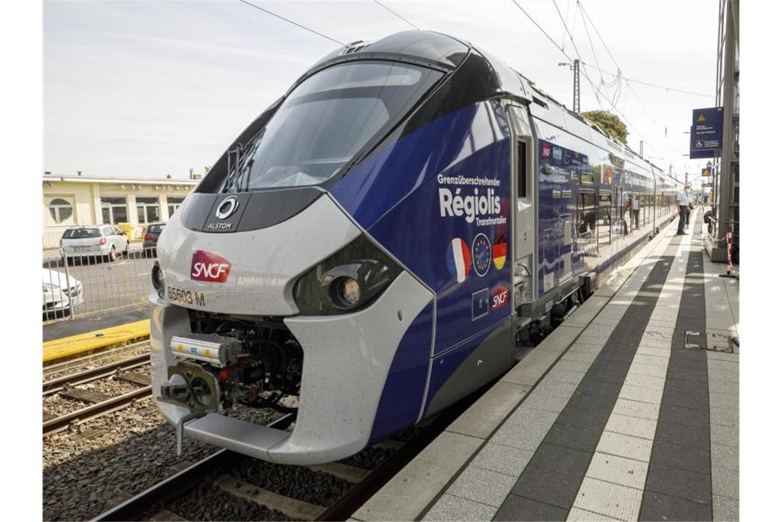 Der erste deutsch-französische Triebwagen "Regiolis" steht im Bahnhhof. Foto: Reiner Voß/view - die agentur/Staatskanzlei RLP/dpa/Handout