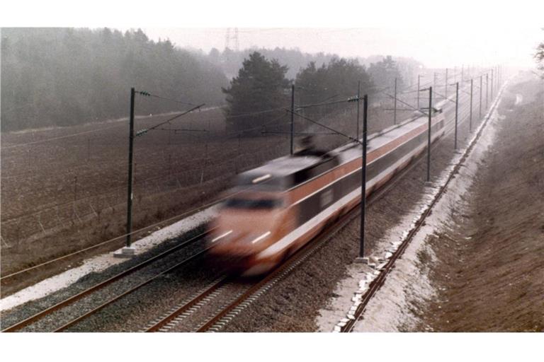 Der erste TGV verkehrte 1981 planmäßig zwischen Paris und Lyon.