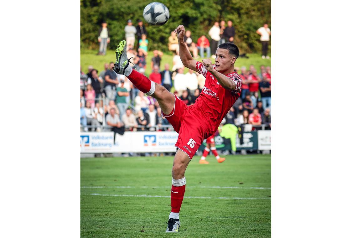 Der Ex-Backnanger Christian Weiller ist mittlerweile in Löchgau am Ball. Foto: Alexander Becher