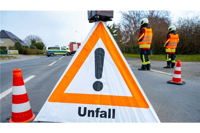 Der Fahrer eines Kleinbuses starb bei dem Unfall im Bodenseekreis. (Symbolbild)