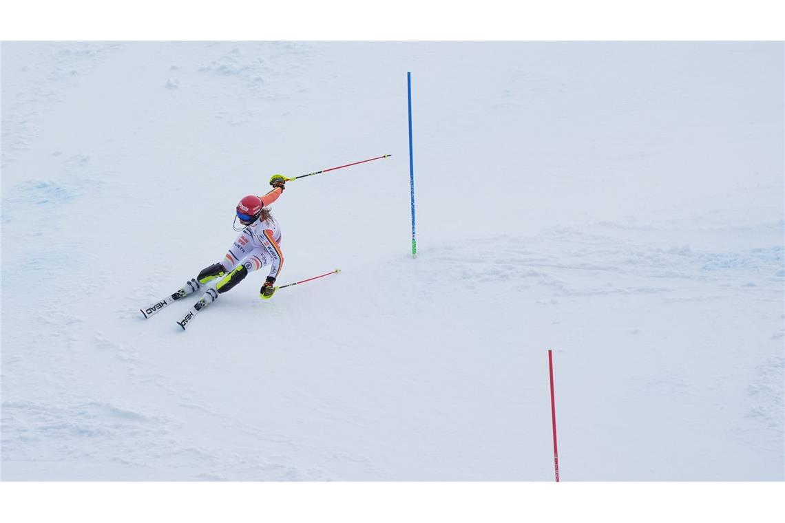 Der Fehler, der die Medaille kostet: Lena Dürr patzt im Torlauf der Team-Kombination.