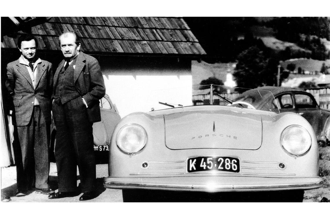 Der Firmengründer Ferdinand Porsche (rechts) mit seinem Sohn „Ferry“