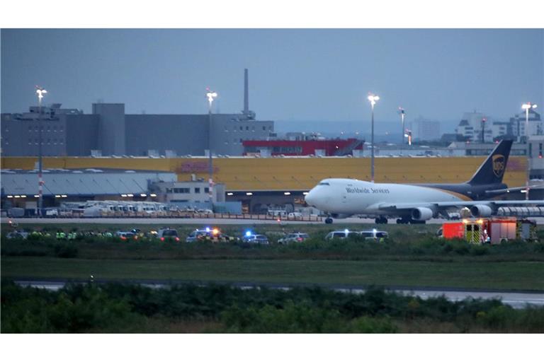 Der Flugverkehr am Flughafen Köln/Bonn ist nach der Beendigung einer Aktion von Klimaaktivisten wieder freigegeben worden.