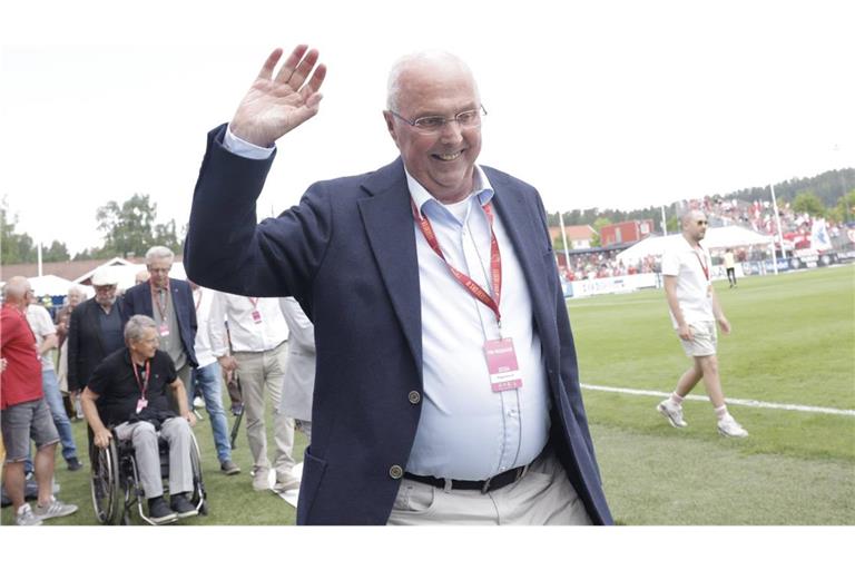 Der frühere Trainer der englischen Nationalmannschaft, Sven-Göran Eriksson, ist an Krebs gestorben.