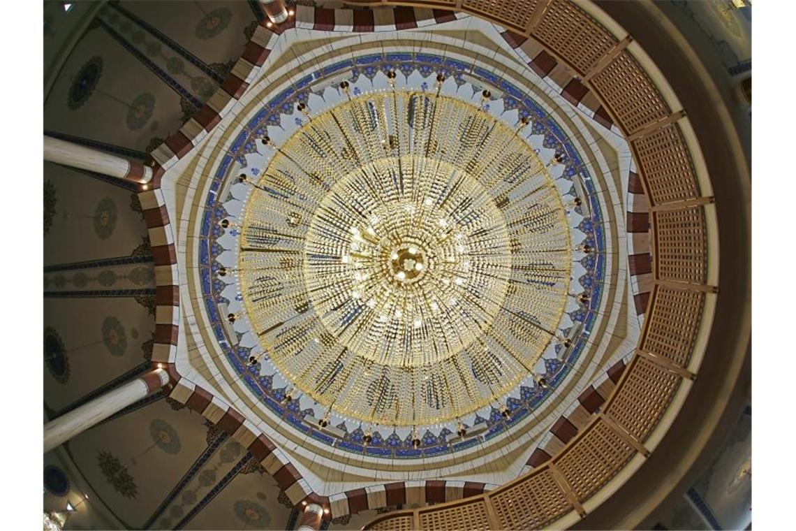 Der Gebetsraum der Yavuz-Sultan-Selim-Moschee in Mannheim. Foto: picture alliance / dpa