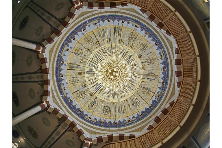 Der Gebetsraum der Yavuz-Sultan-Selim-Moschee in Mannheim. Foto: picture alliance / dpa