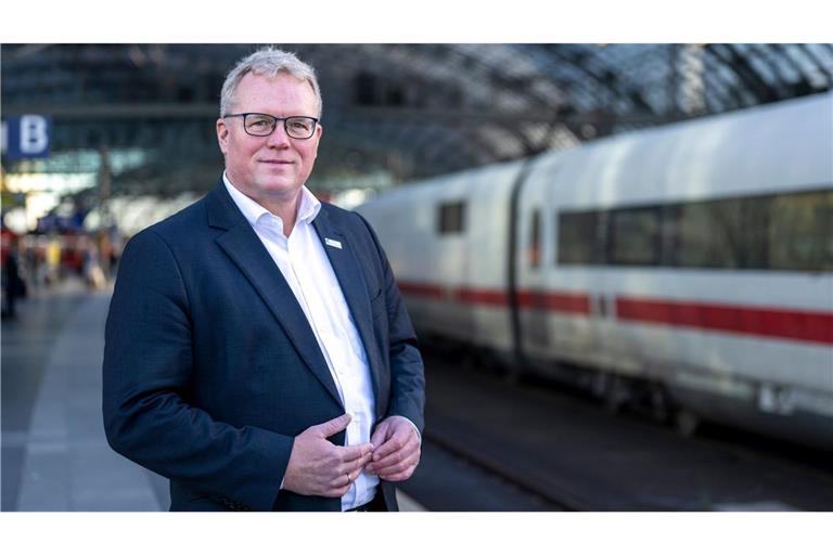 Der Geschäftsführer der Allianz pro Schiene, Dirk Flege, fordert mehr Unterstützung für Eigentümer bei der Weiterentwicklung von Bahnhöfen. (Archivbild)