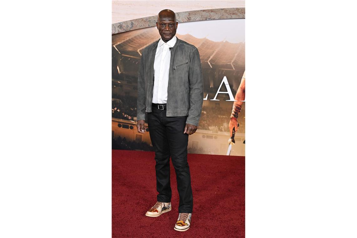 Der ghanaisch-britische Schauspieler Peter Mensah, einer der Darsteller in „Gladiator II“, kam in grauem Jackett und schwarzer Hose zur Premiere.