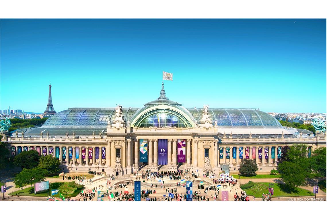 Der Grand Palais  war dem Ruhm der französischen Kunst gewidmet,   erbaut in nur drei Jahren für die Weltausstellung 1900. Die Bauarbeiten begannen damit, dass 3400 angespitzte Eichenpfähle mit Hilfe einer Dampfmaschine in den Boden gerammt wurden. Vier Architekten - Henri Deglane, Albert Louvet, Albert-Félix-Théophile Thomas und Charles Girault - arbeiteten beim Entwurf zusammen. Jetzt dient der Grand Palais auch als Sportstätte, zurzeit werden die Disziplinen Teakwondo und Fechten dort ausgetragen.