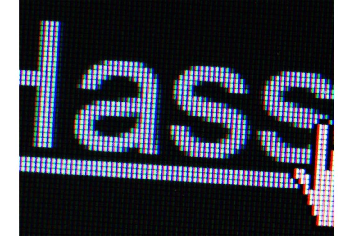 Razzien gegen Hass im Netz: Neun Beschuldigte im Südwesten Der Hashtag „#Hass“ ist auf einem Bildschirm zu sehen. Foto: Lukas Schulze/dpa/Symbolbild