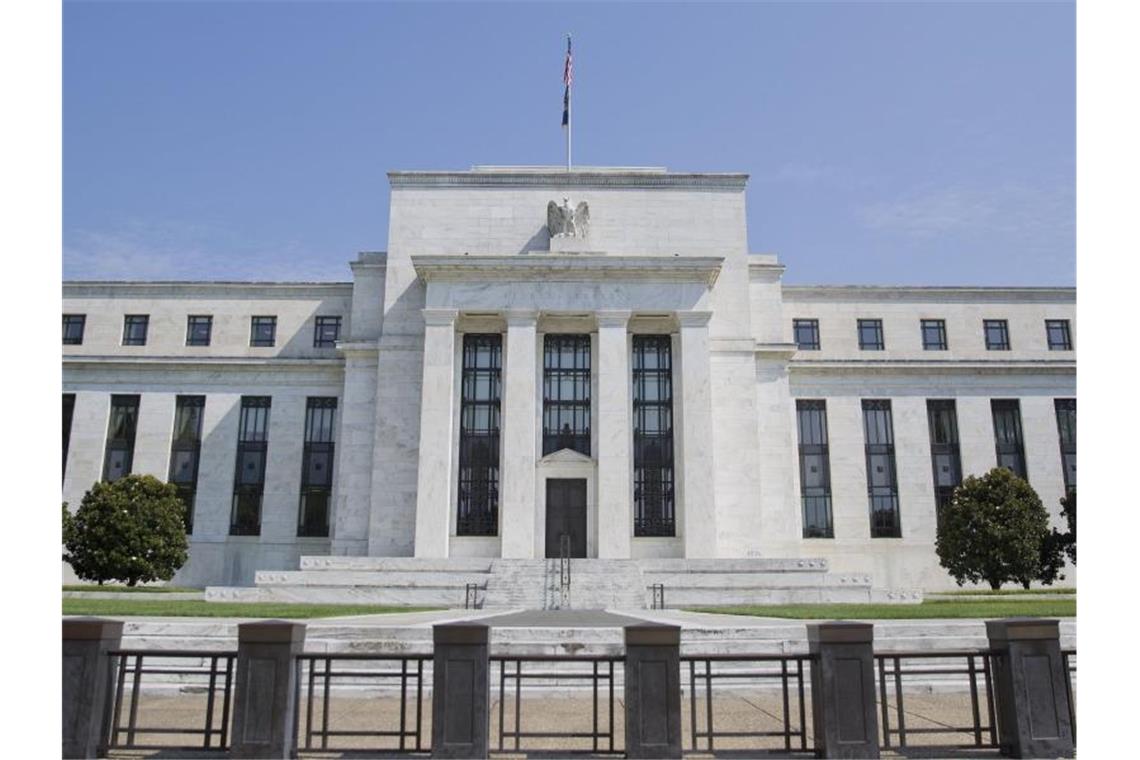 US-Notenbank warnt: Das Virus bestimmt über die Wirtschaft Der Hauptsitz der US-Notenbank Federal Reserve in Washington. Foto: Pablo Martinez Monsivais/AP/dpa