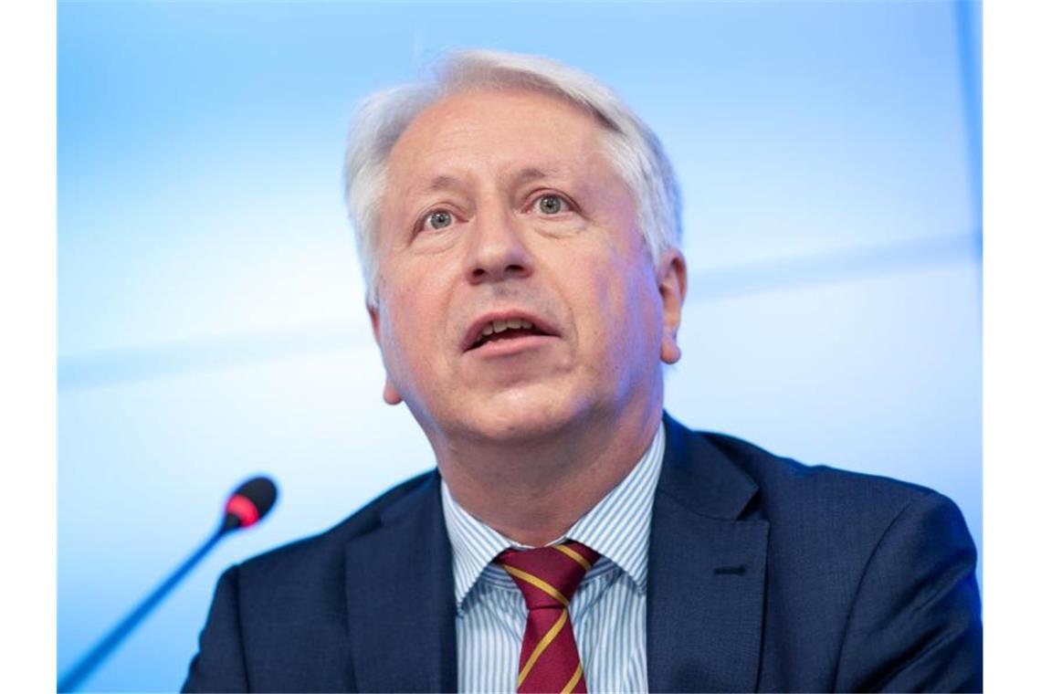 Der Heidelberger Universitätsrektor Bernhard Eitel spricht während einer Pressekonferenz. Foto: Sebastian Gollnow/dpa/archivbild